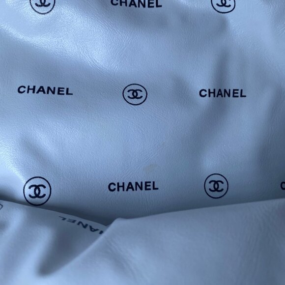 CHANEL Vintage Parfums/Makeup Bag - Picture 8 of 8